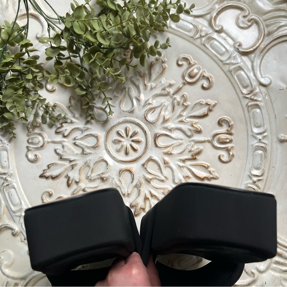 Good American Black and Gold Chain Slide Sandals - Picture 5 of 10